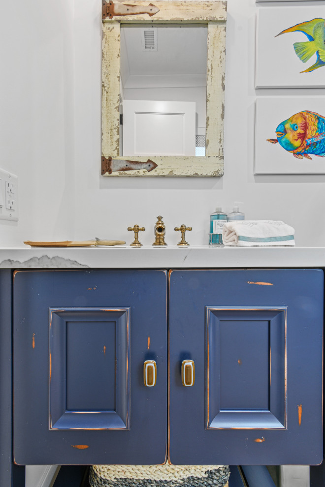 На фото: ванная комната в стиле лофт с фасадами в стиле шейкер и серыми фасадами с
