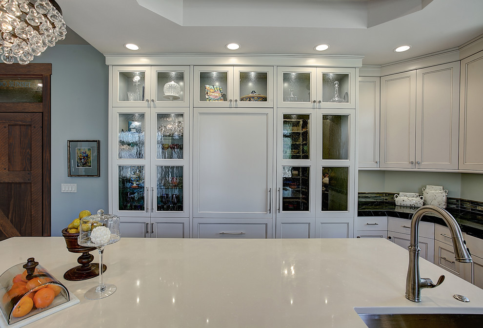 Example of a transitional home design design in Grand Rapids