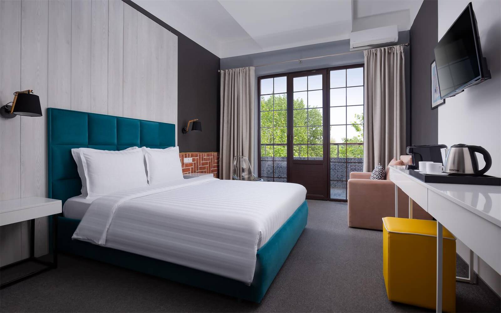 Номер Standart в лофт отеле "Beton Brut 4*"