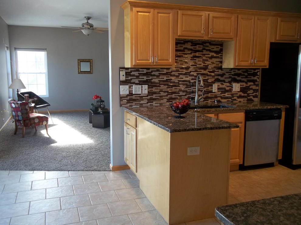 Kitchen - transitional kitchen idea in Cedar Rapids