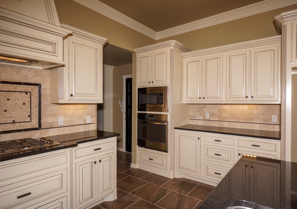 Traditional Kitchen Traditional Kitchen Oklahoma City