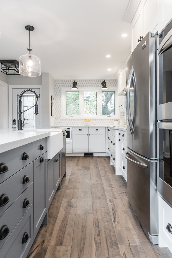 Transitional kitchen photo in Toronto