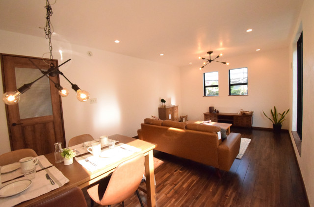 家族がのびのび暮らす3階建ての家 industriel-salon