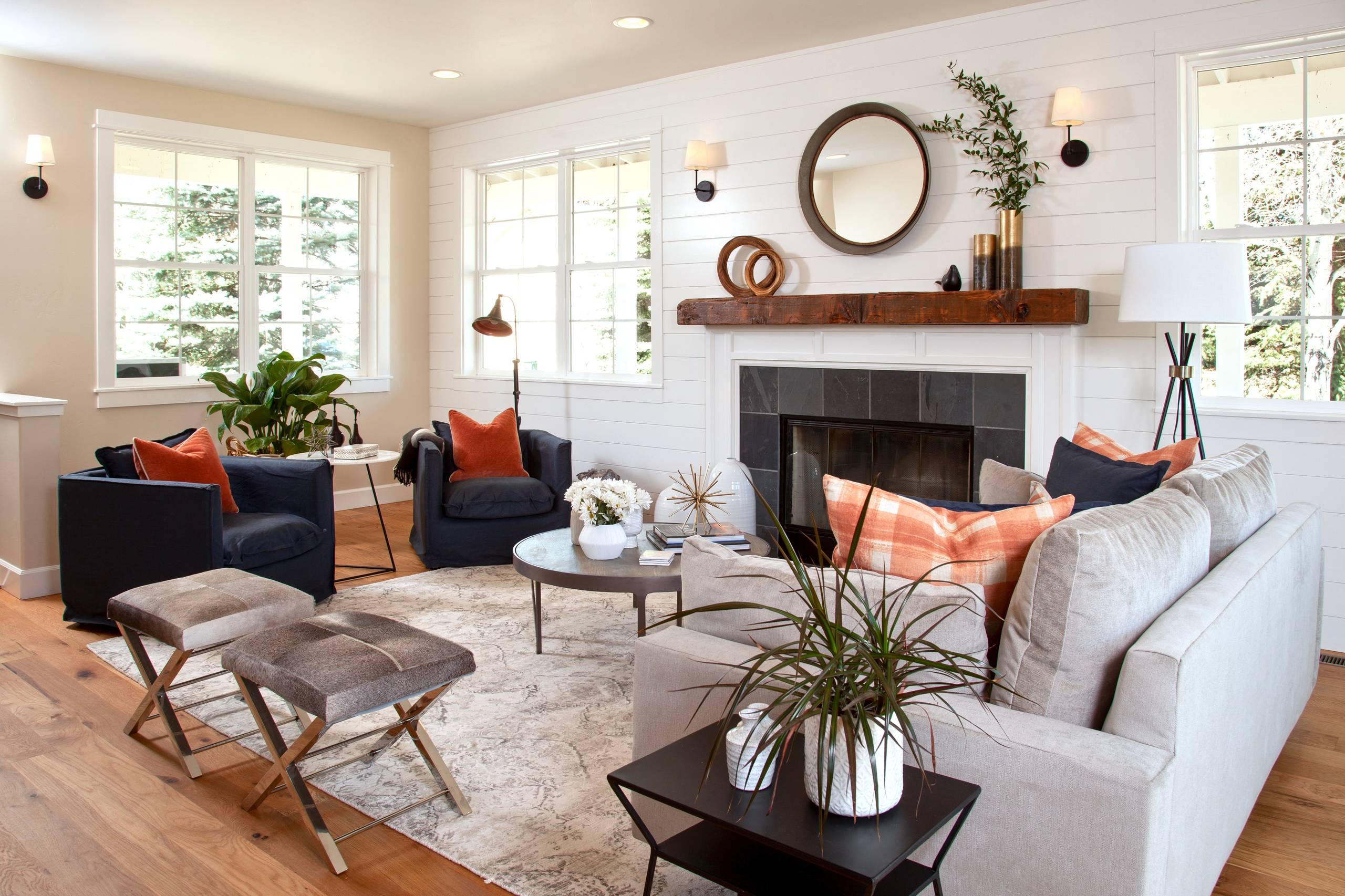 カントリー風のおしゃれなリビングのインテリア画像 75選 - 2025 年 12