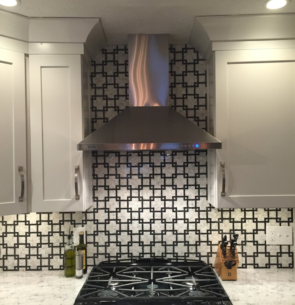 Transitional kitchen photo in Cincinnati