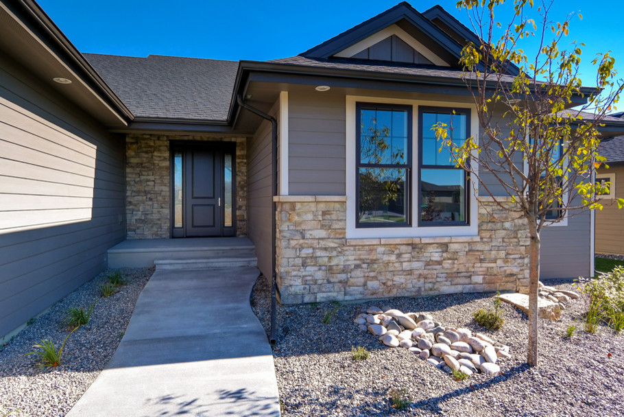 Home design - transitional home design idea