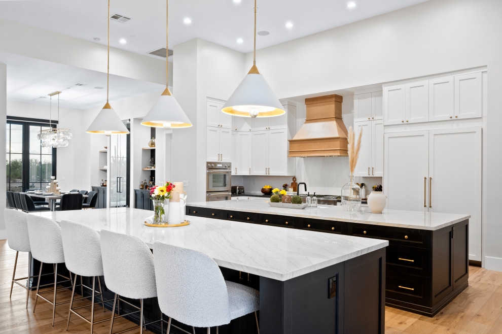 Example of a transitional kitchen design in Phoenix