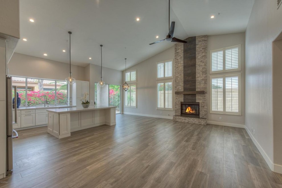 Home design - transitional home design idea in Phoenix