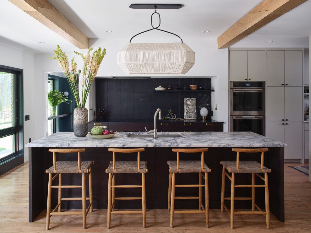 Transitional kitchen photo in Austin