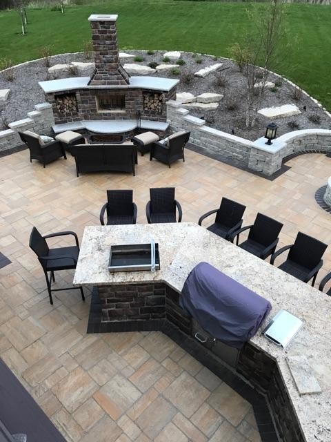 Home design - rustic home design idea in Milwaukee