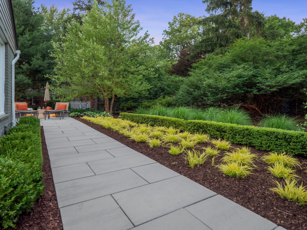 Large modern back garden in Detroit with a pathway and brick paving.