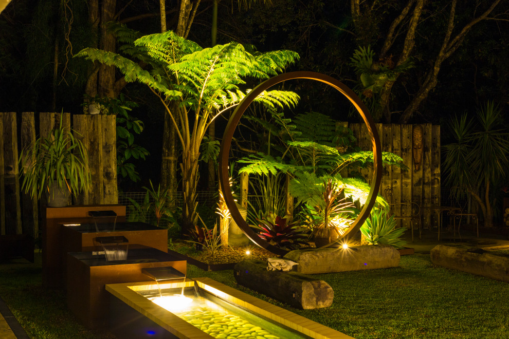 Inspiration for a modern garden in Sunshine Coast.