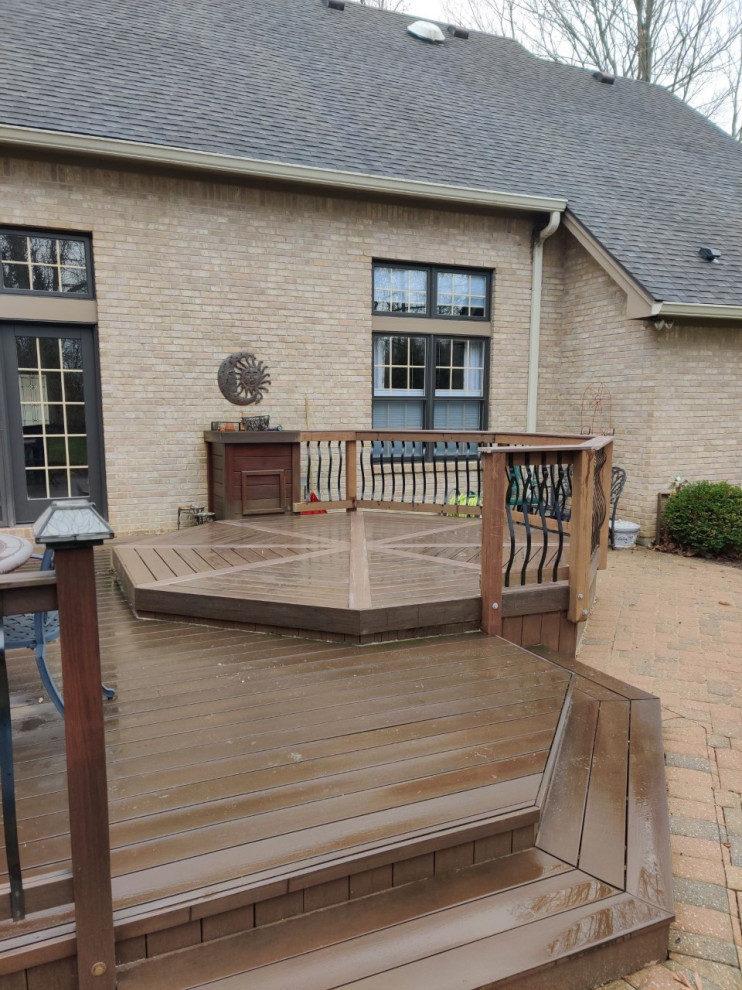 Inspiration for a transitional deck remodel in Cincinnati