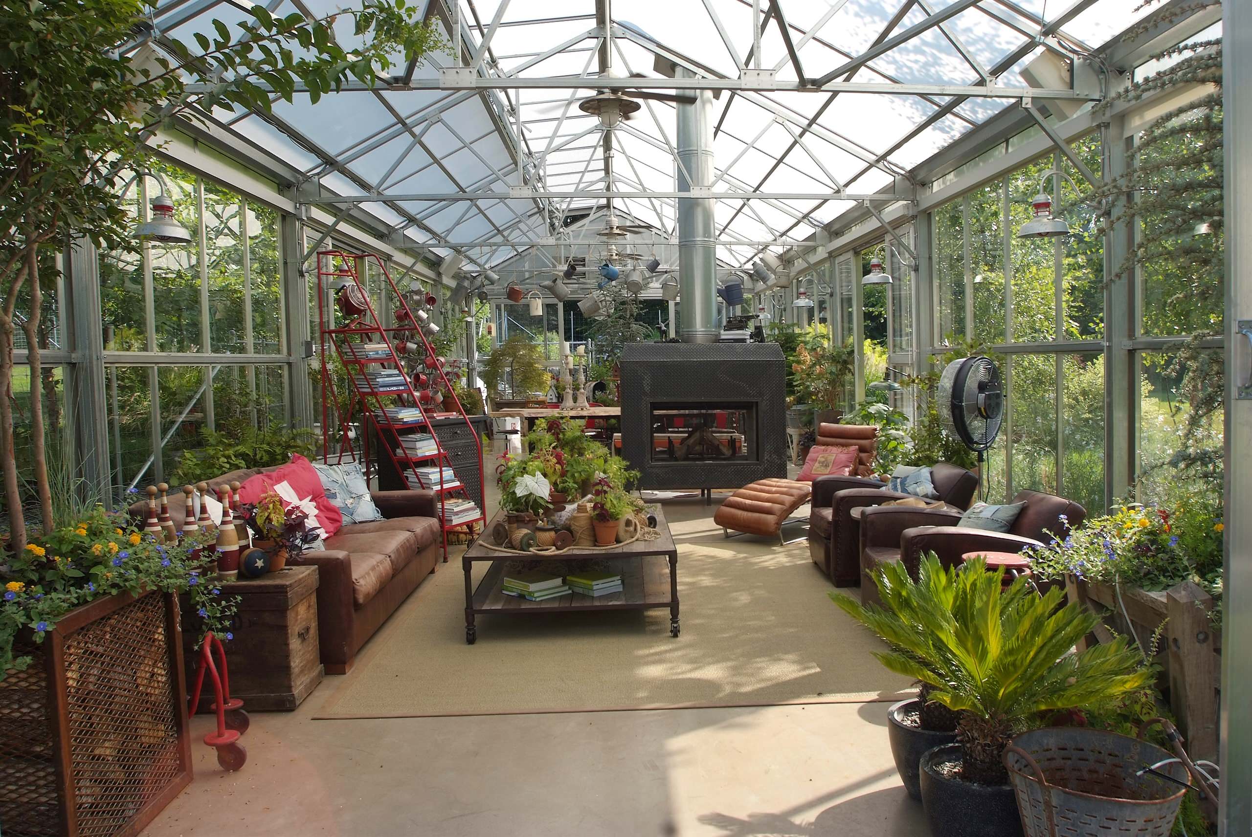 7 One-of-a-Kind Greenhouses for Gardening and More, image size:2560x1712