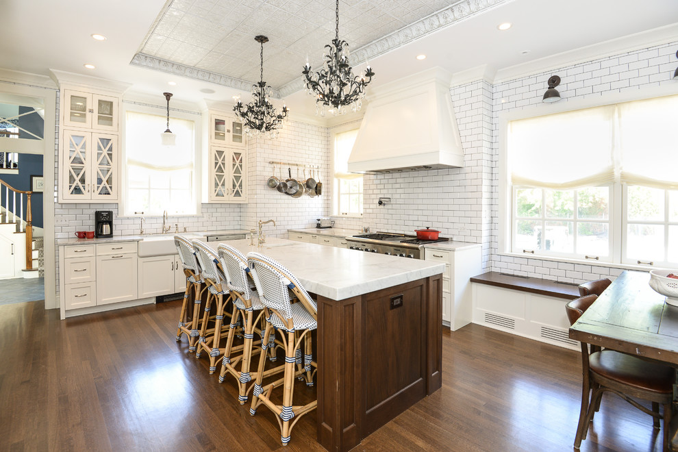 Transitional kitchen photo in Chicago
