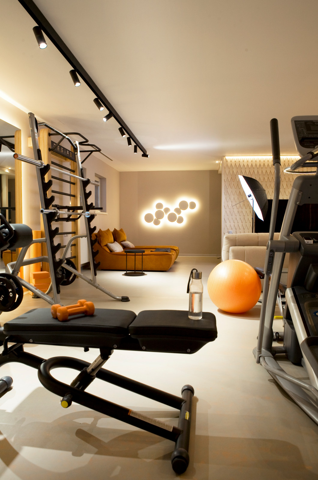 Домашний фитнес с лаунж-зоной