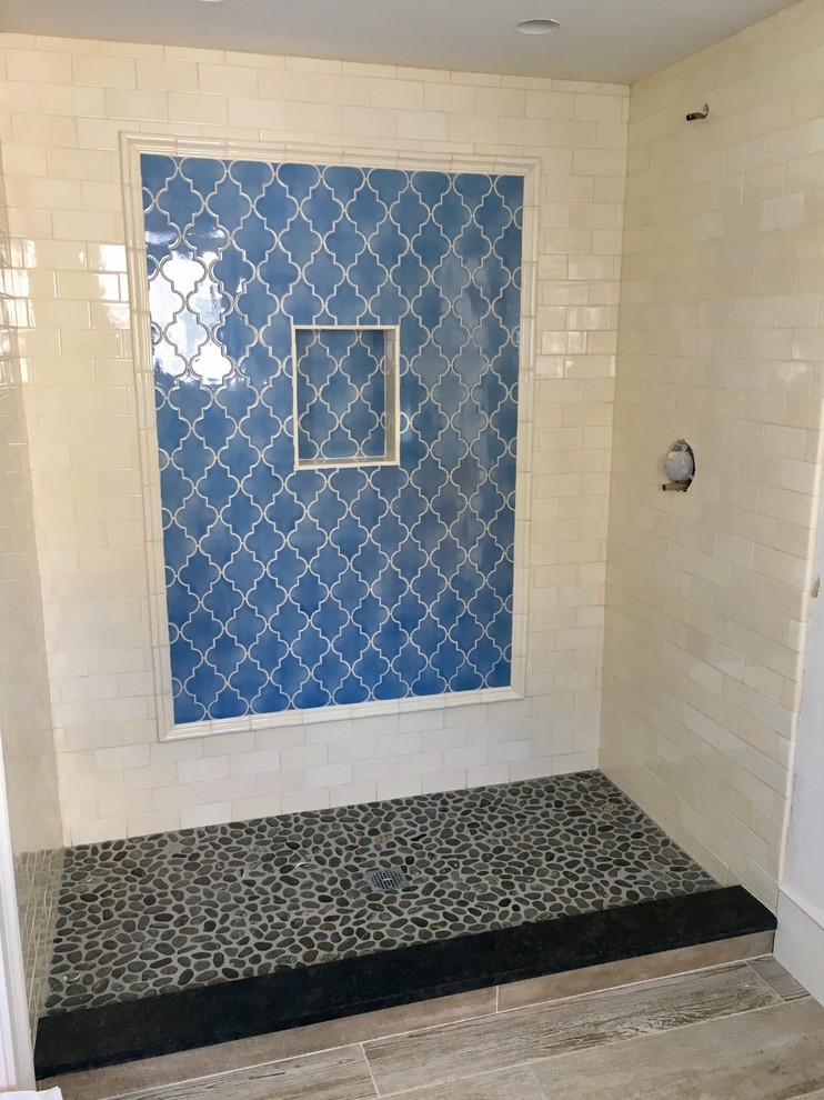 Photo of a mid-sized country master bathroom in Bridgeport with furniture-like cabinets, black cabinets, an alcove shower, a two-piece toilet, white tile, subway tile, grey walls, porcelain floors, a vessel sink, wood benchtops, grey floor and a hinged shower door.