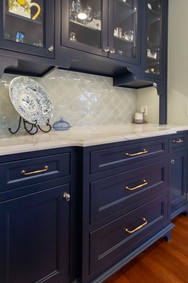 Kitchen - transitional kitchen idea in Cincinnati
