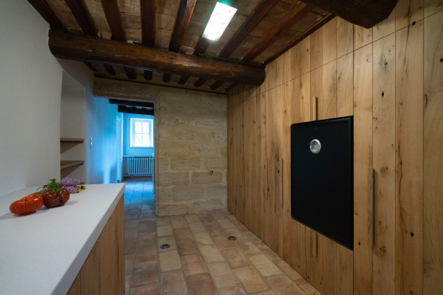 Elle a tout d'une grande transitional-kitchen
