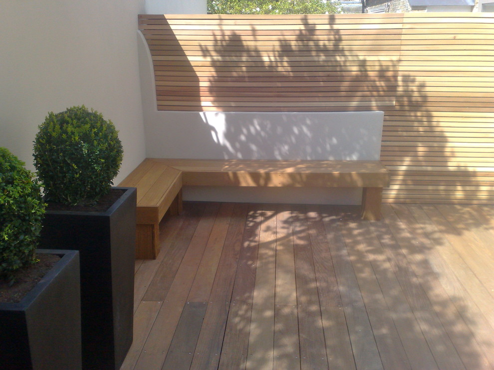 This is an example of a contemporary deck in Vancouver.