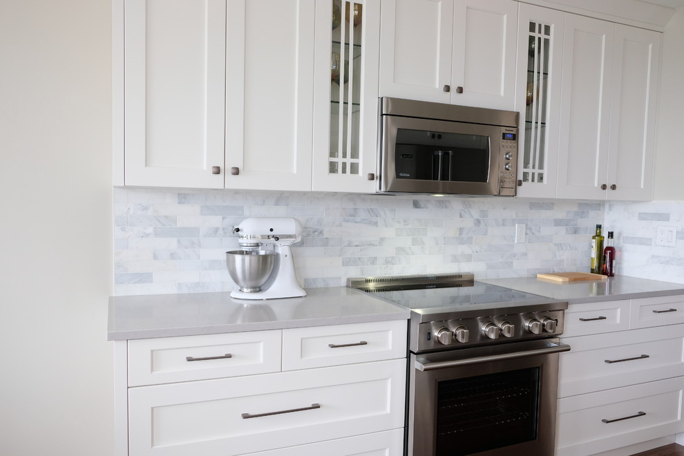 Inspiration for a transitional kitchen remodel in Vancouver
