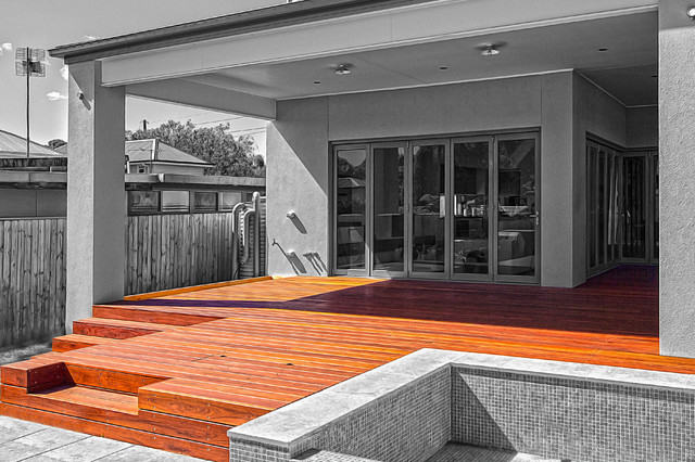 Freshwater Front & Back Decking moderne-terrasse