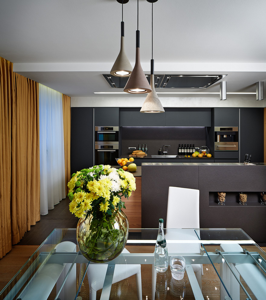 Design ideas for a contemporary kitchen in Yekaterinburg.