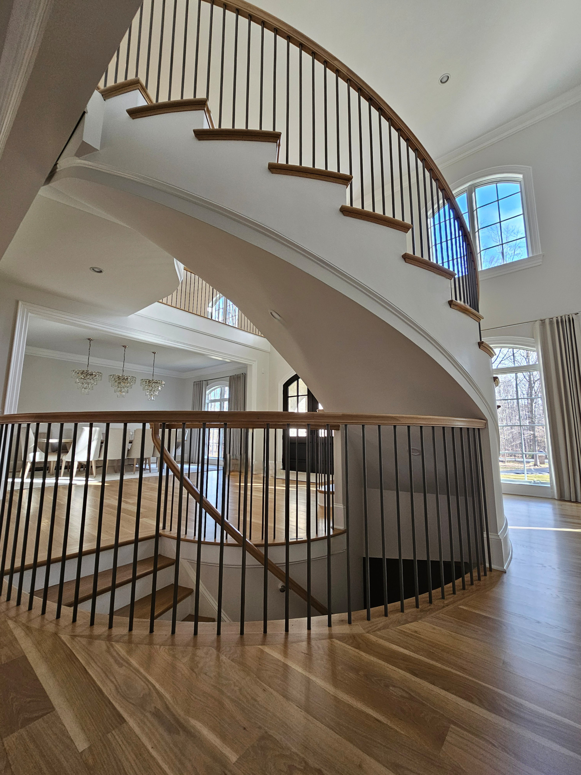116_Elegant & Eye-catching Curved Staircase, Leesburg VA 20175