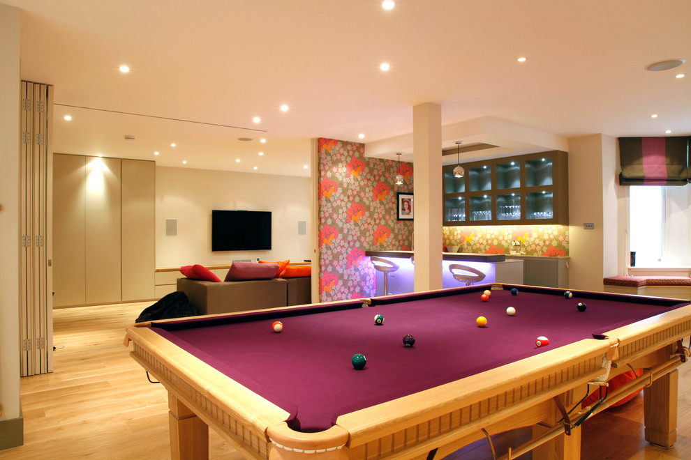 This is an example of a contemporary family room in London.