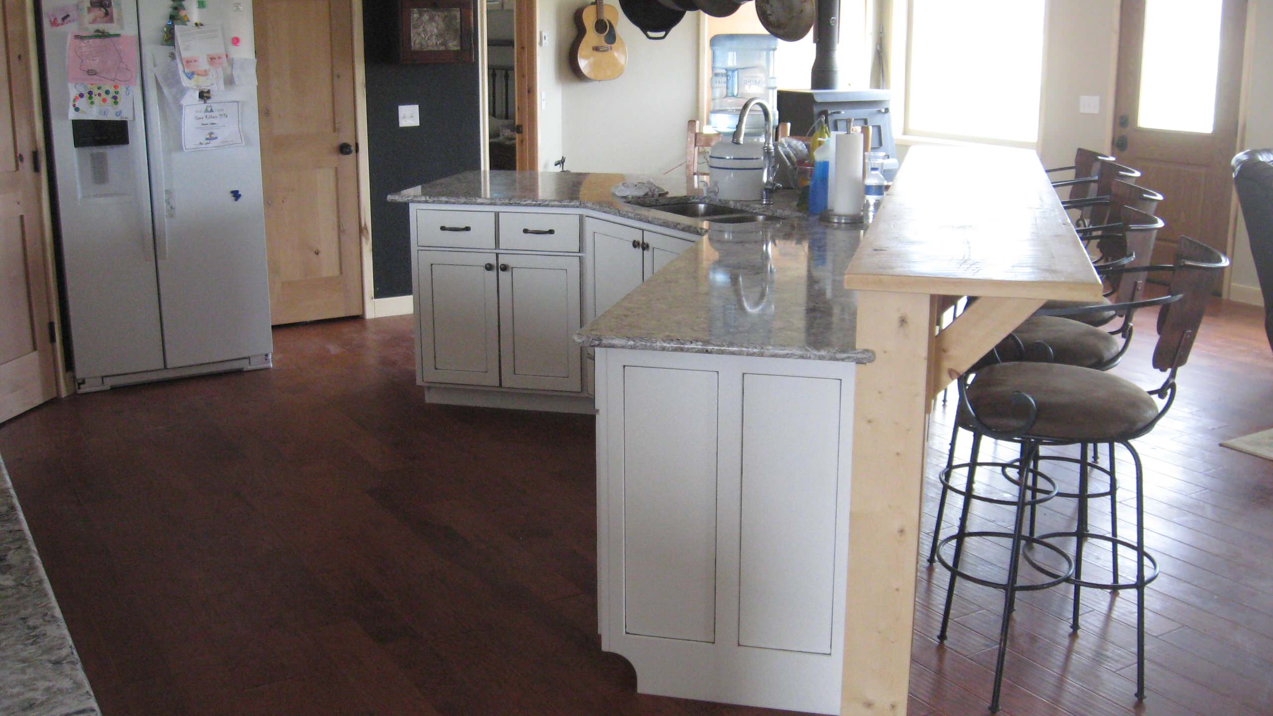 painted cabinets with glaze