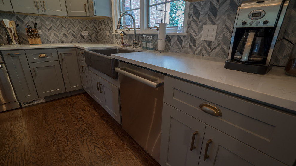 Transitional kitchen photo in Chicago