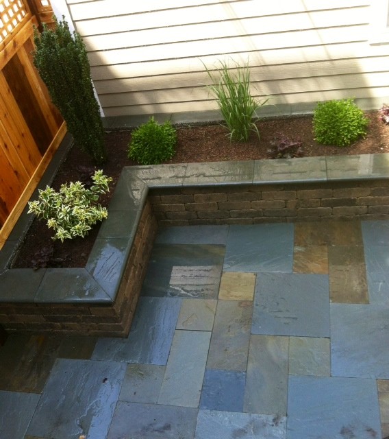 Bluestone Patio & Seat Wall