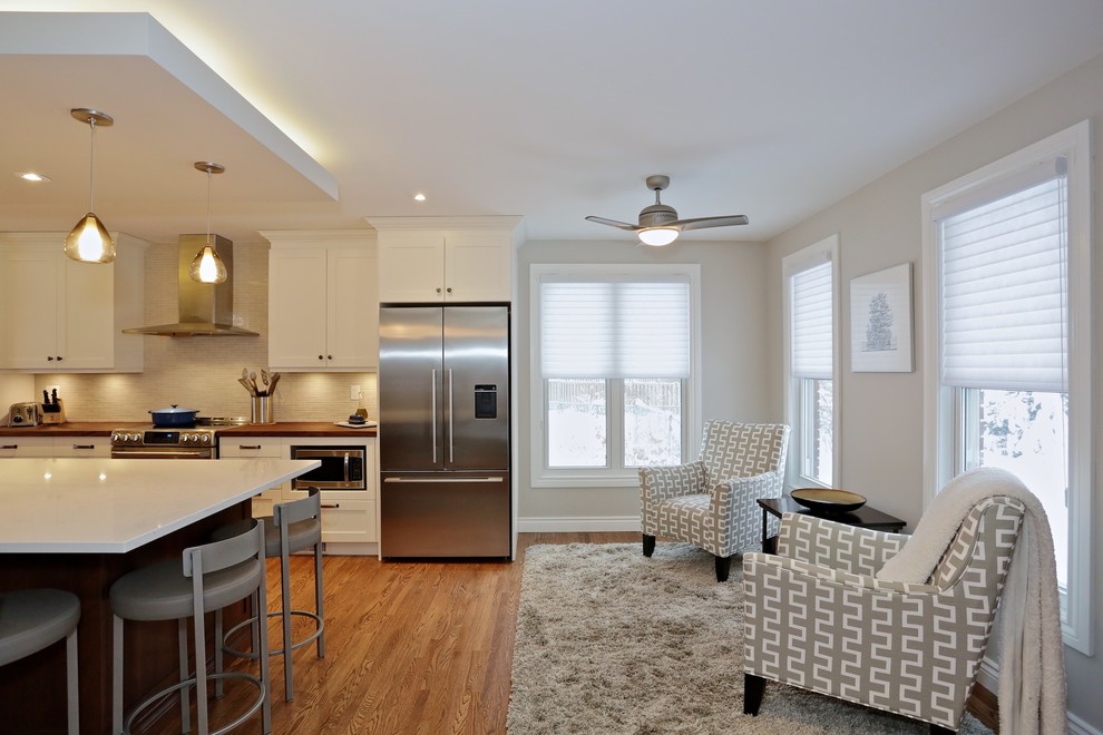 Kitchen - transitional kitchen idea in Ottawa
