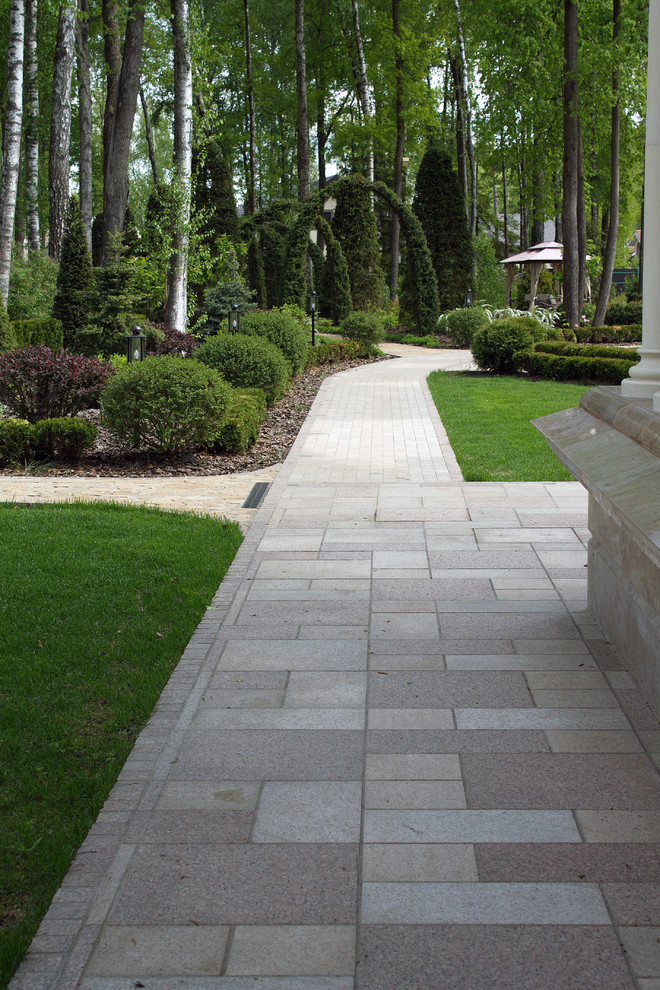 Сад резиденции для большой семьи