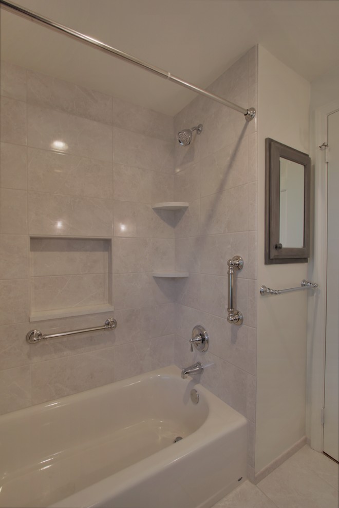 Bathroom - transitional bathroom idea