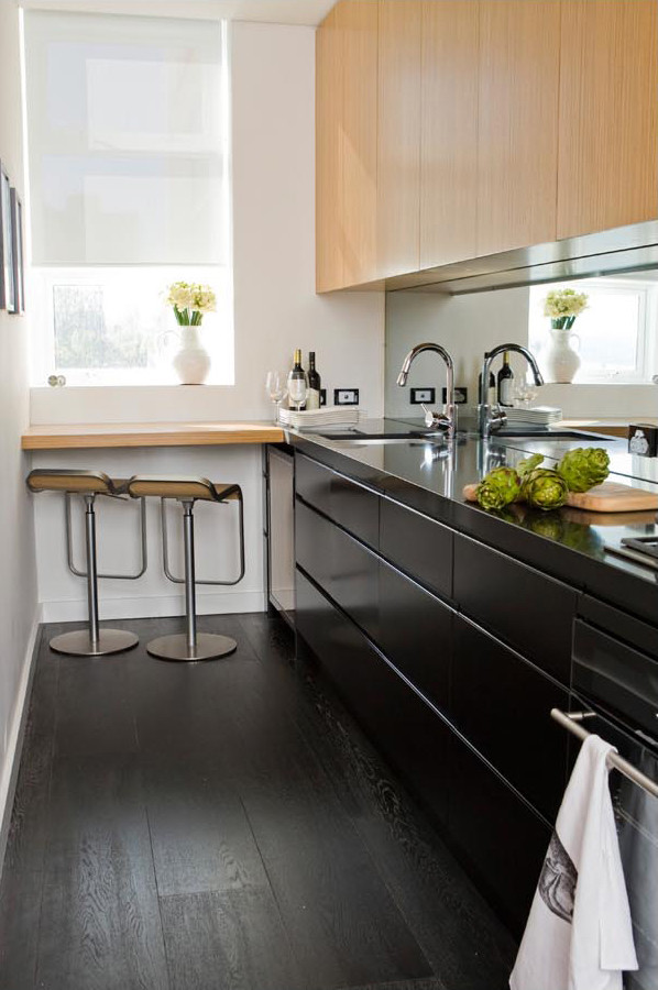 Design ideas for a contemporary kitchen in Sydney.