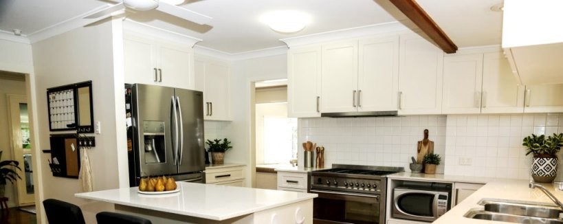Transitional kitchen in Brisbane.