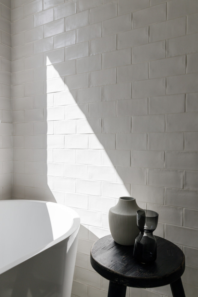 Inspiration for a contemporary bathroom in Sydney.