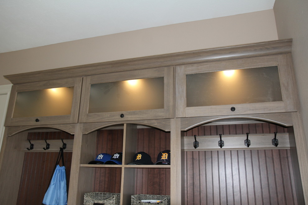 Transitional entryway photo in Indianapolis