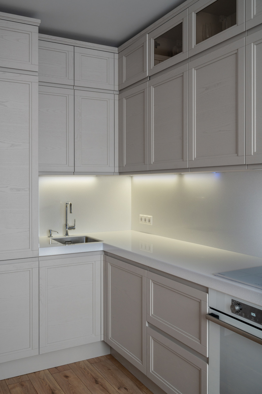 Кухня из массива с интегрированной ручкой