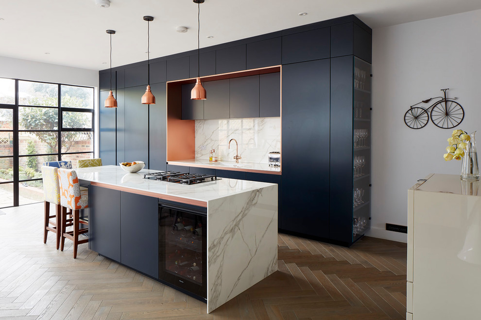 Inspiration for a contemporary kitchen in London with a single-bowl sink, flat-panel cabinets, black cabinets, marble benchtops, white splashback, marble splashback, dark hardwood floors, with island, brown floor and white benchtop.