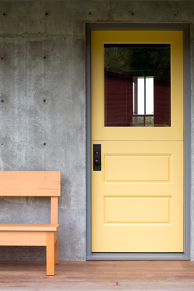 Transitional entryway photo in Seattle