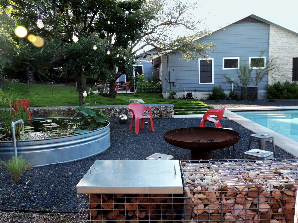 Design ideas for a contemporary garden in Austin.