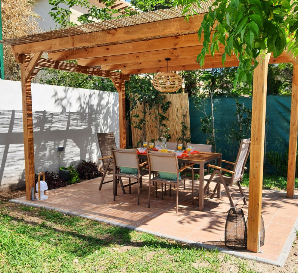 Mid-sized mediterranean backyard garden in Alicante-Costa Blanca for summer.