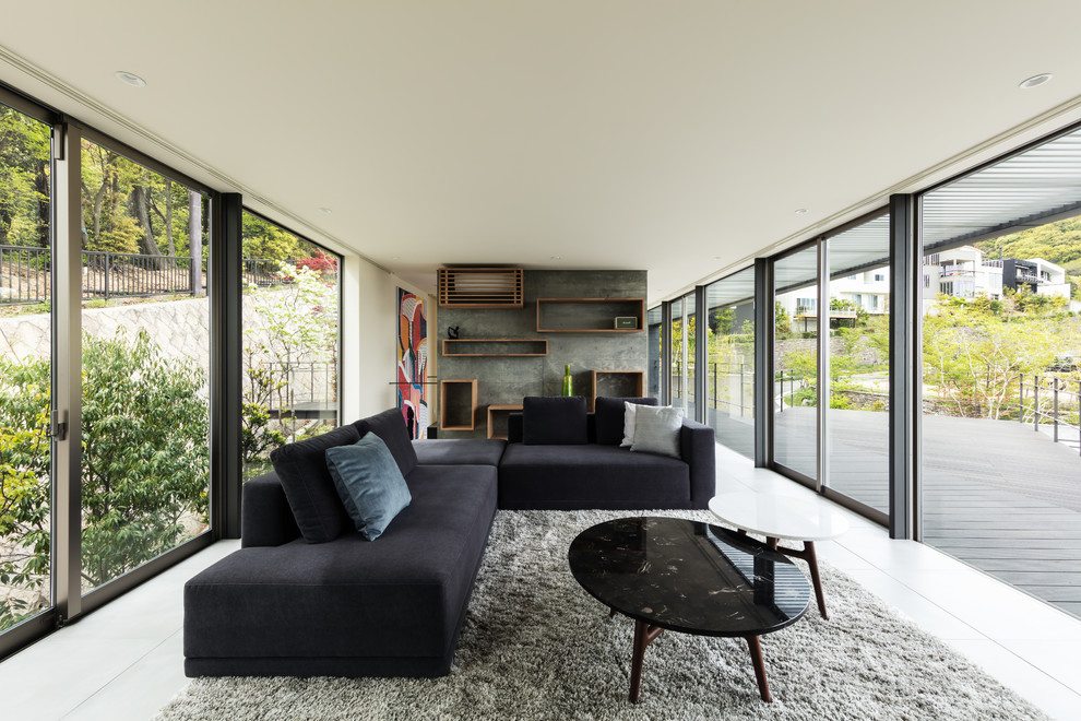 Photo of a mid-sized modern living room in Kobe with white walls, porcelain floors and grey floor.