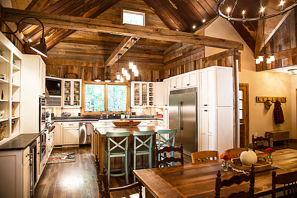 Kitchen - large rustic kitchen idea with an island