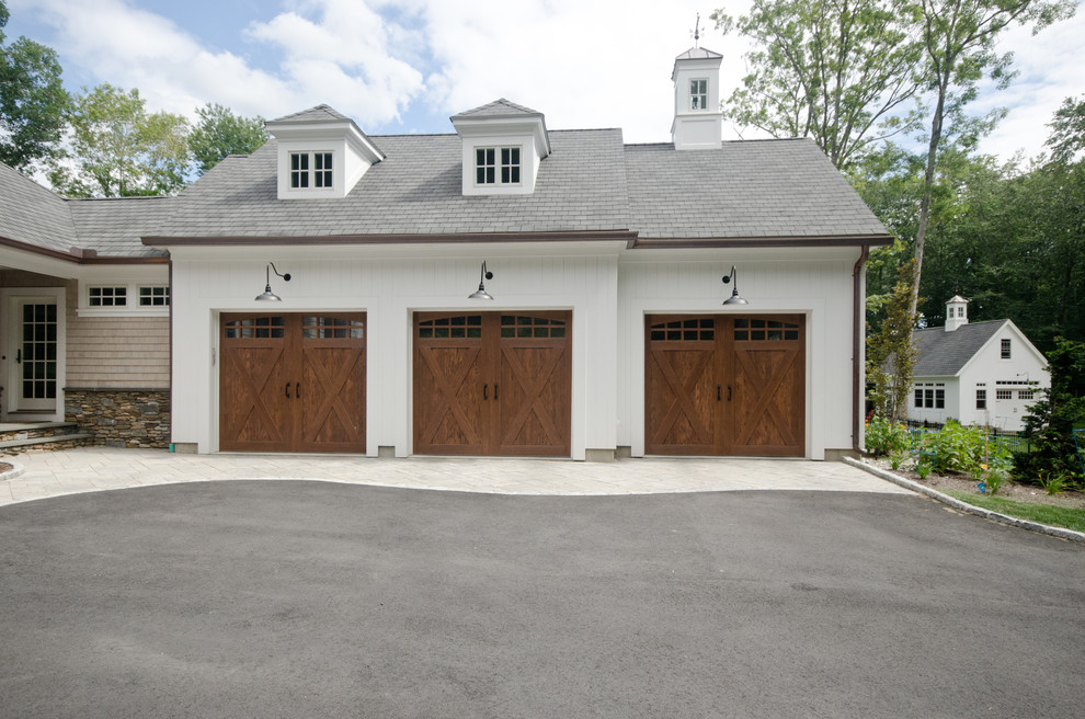 Large country garage in New York.