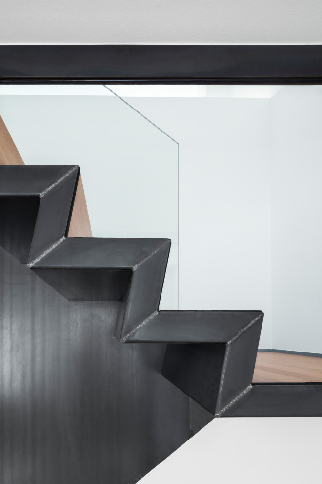 Design ideas for a modern staircase in Dusseldorf.