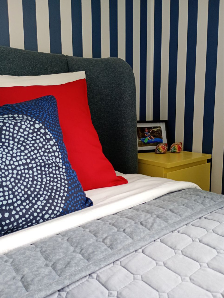 Une chambre aux couleurs vives pour un adolescent qui aime la couleur