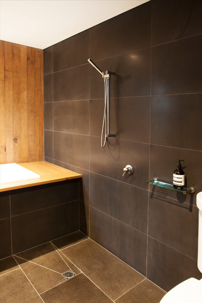 Photo of a contemporary bathroom in Melbourne.